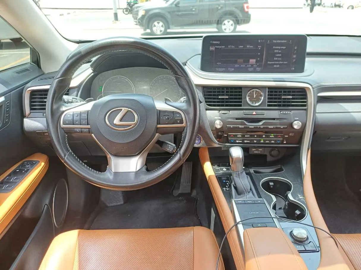 Car image 15