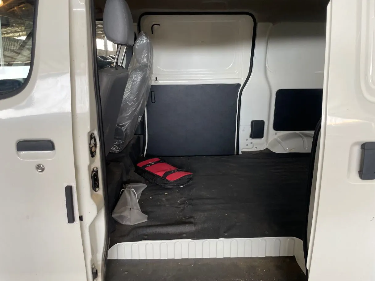 Car image 15