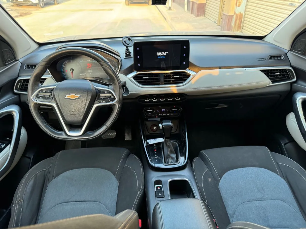 Car image 15