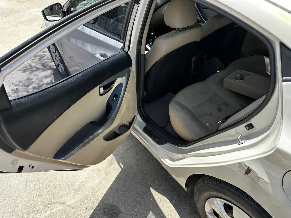 Car image 14
