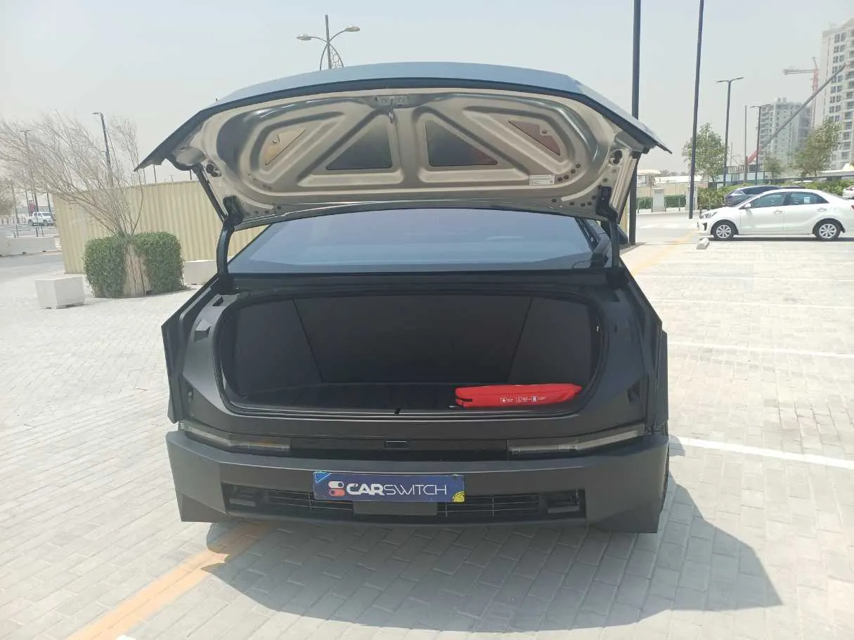 Car image 19