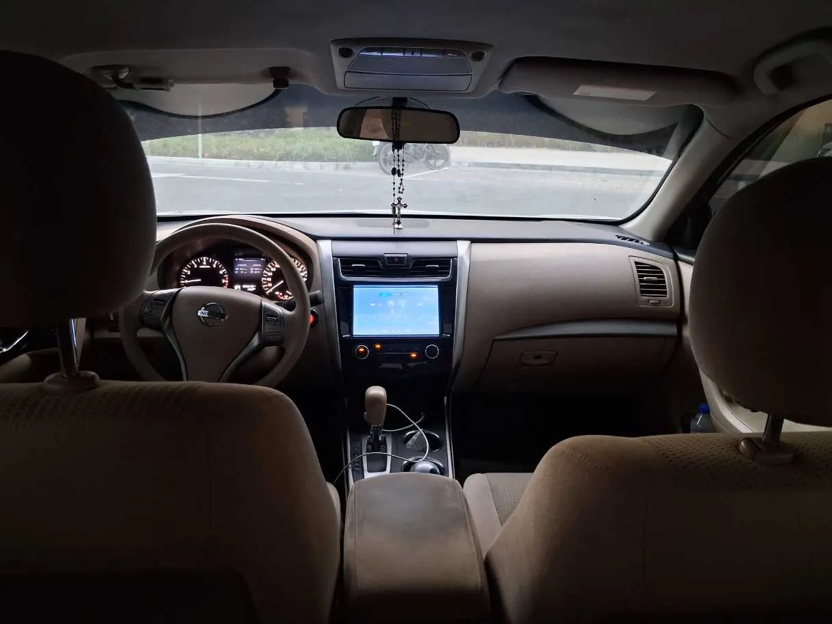 Car image 14