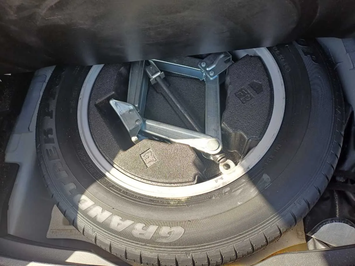 Car image 21
