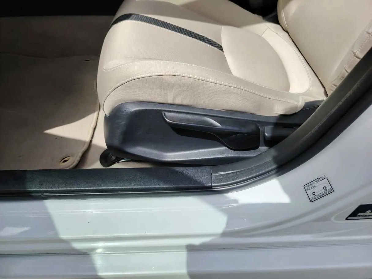 Car image 33