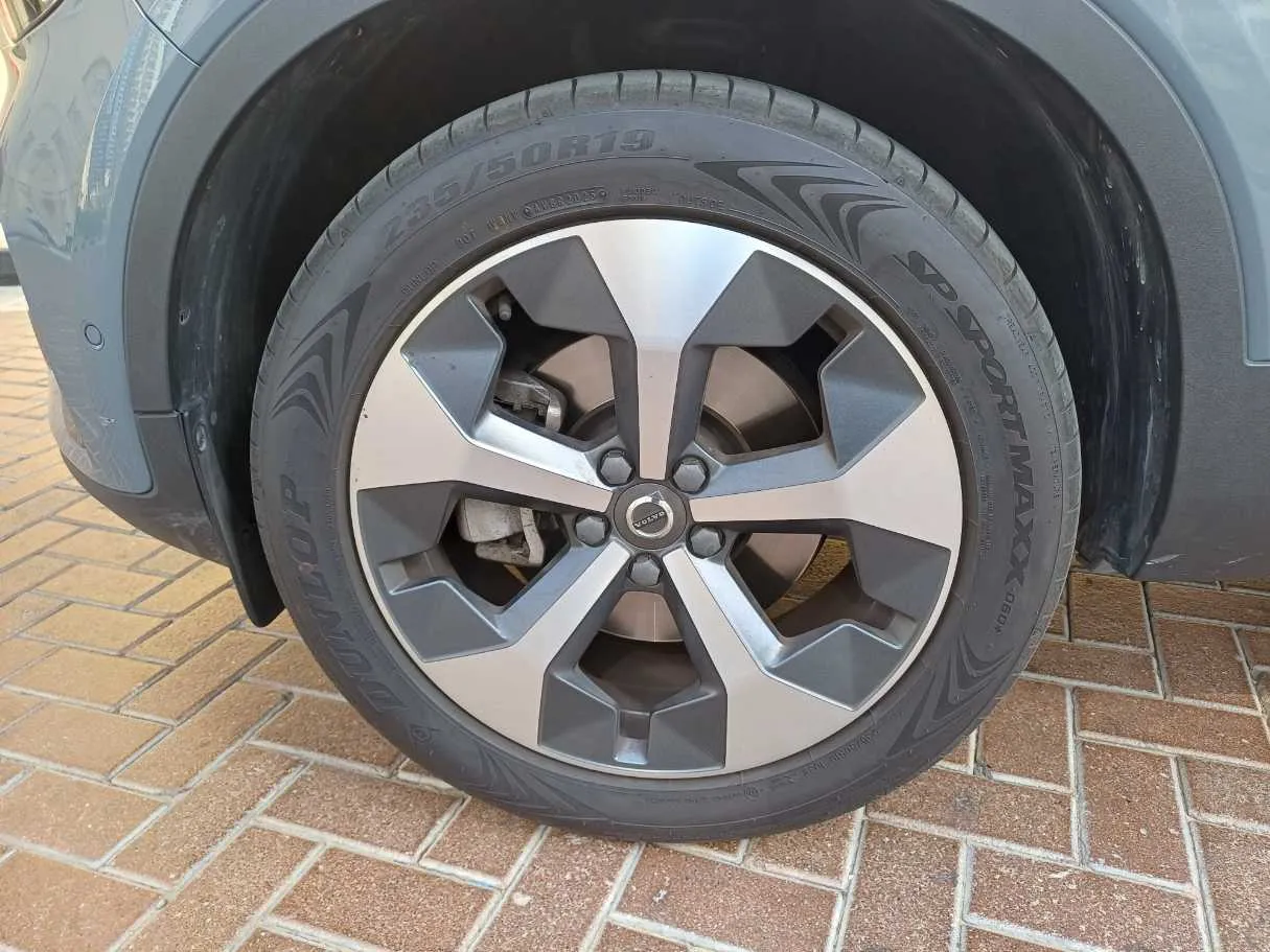 Car image 9