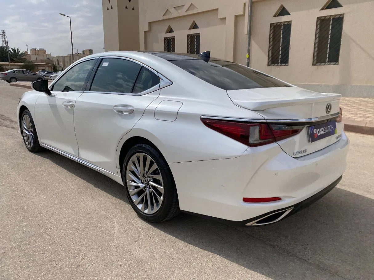 Car image 7