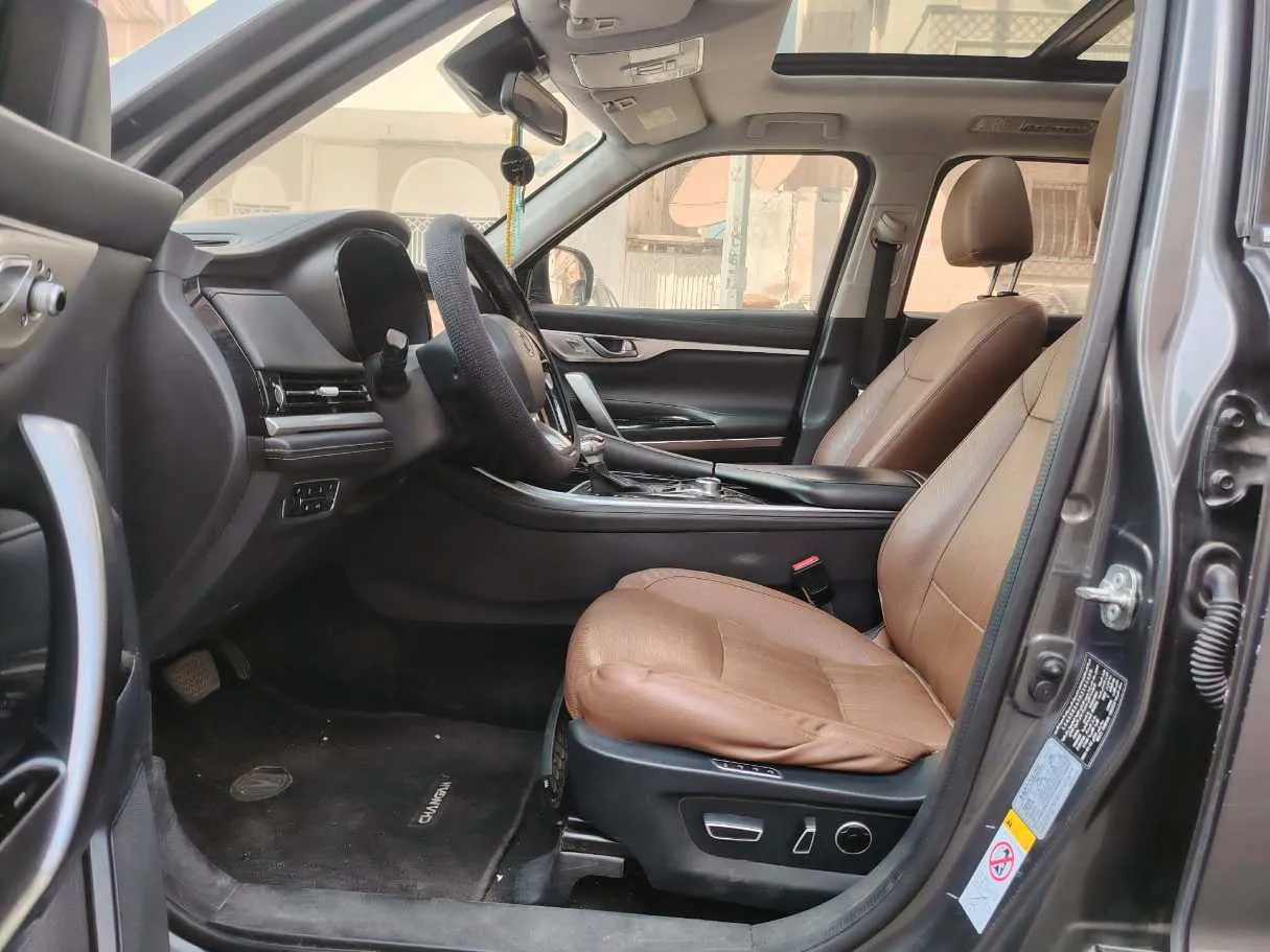 Car image 14