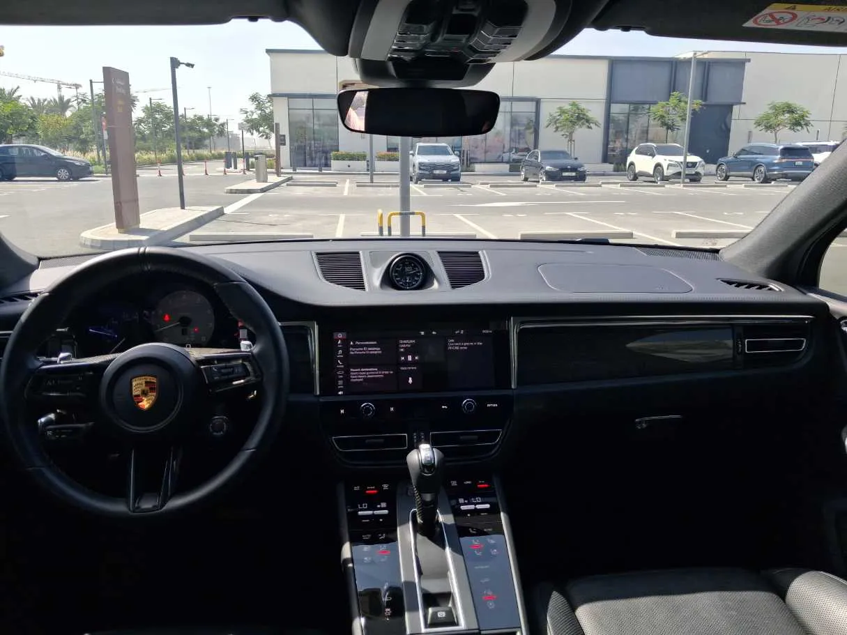 Car image 14