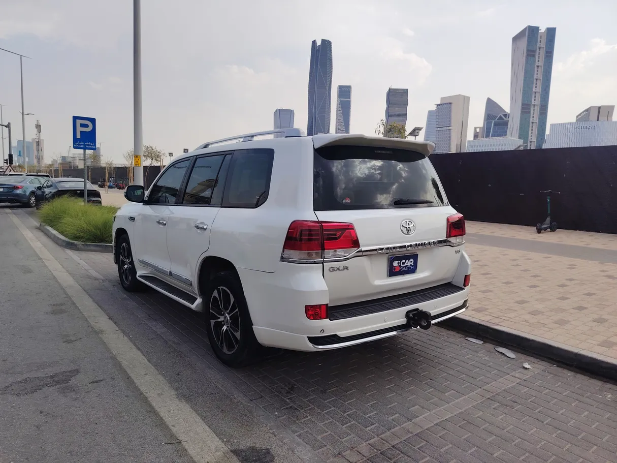 Car image 7