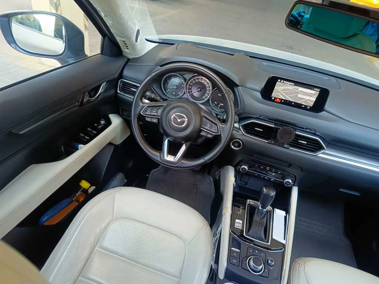 Car image 25