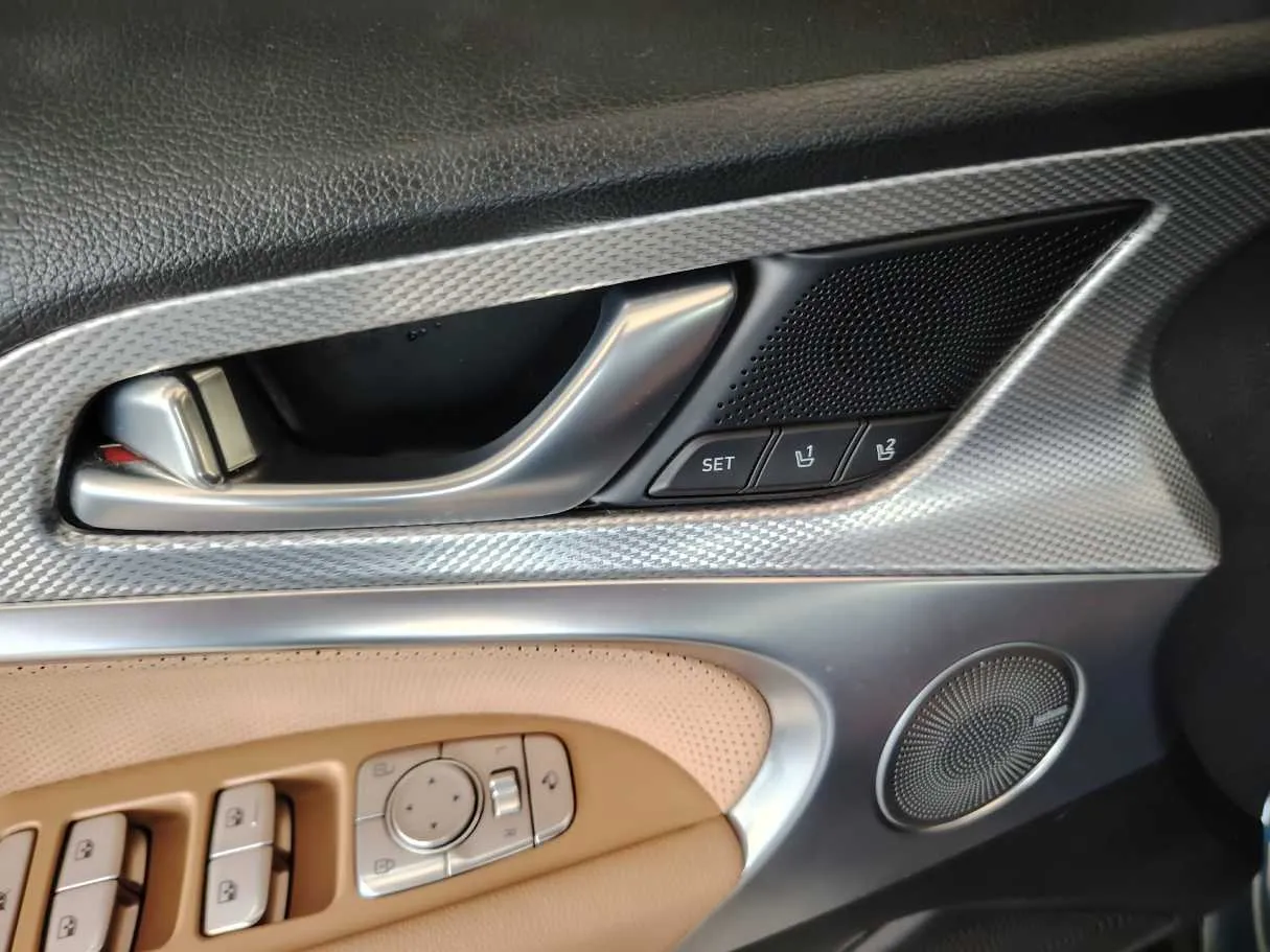 Car image 35