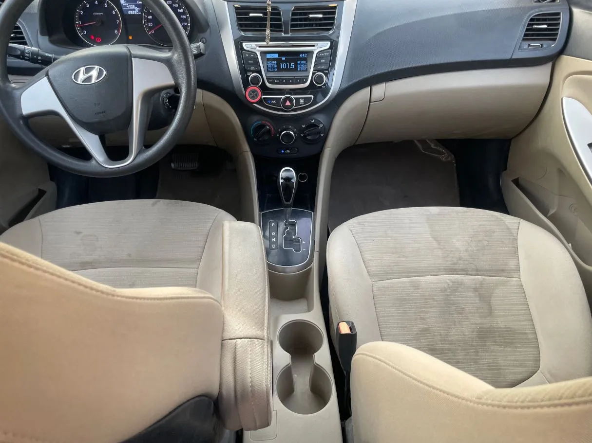 Car image 18