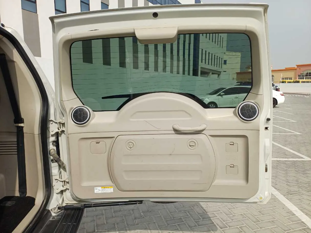 Car image 18