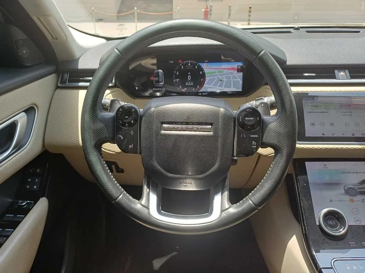 Car image 17