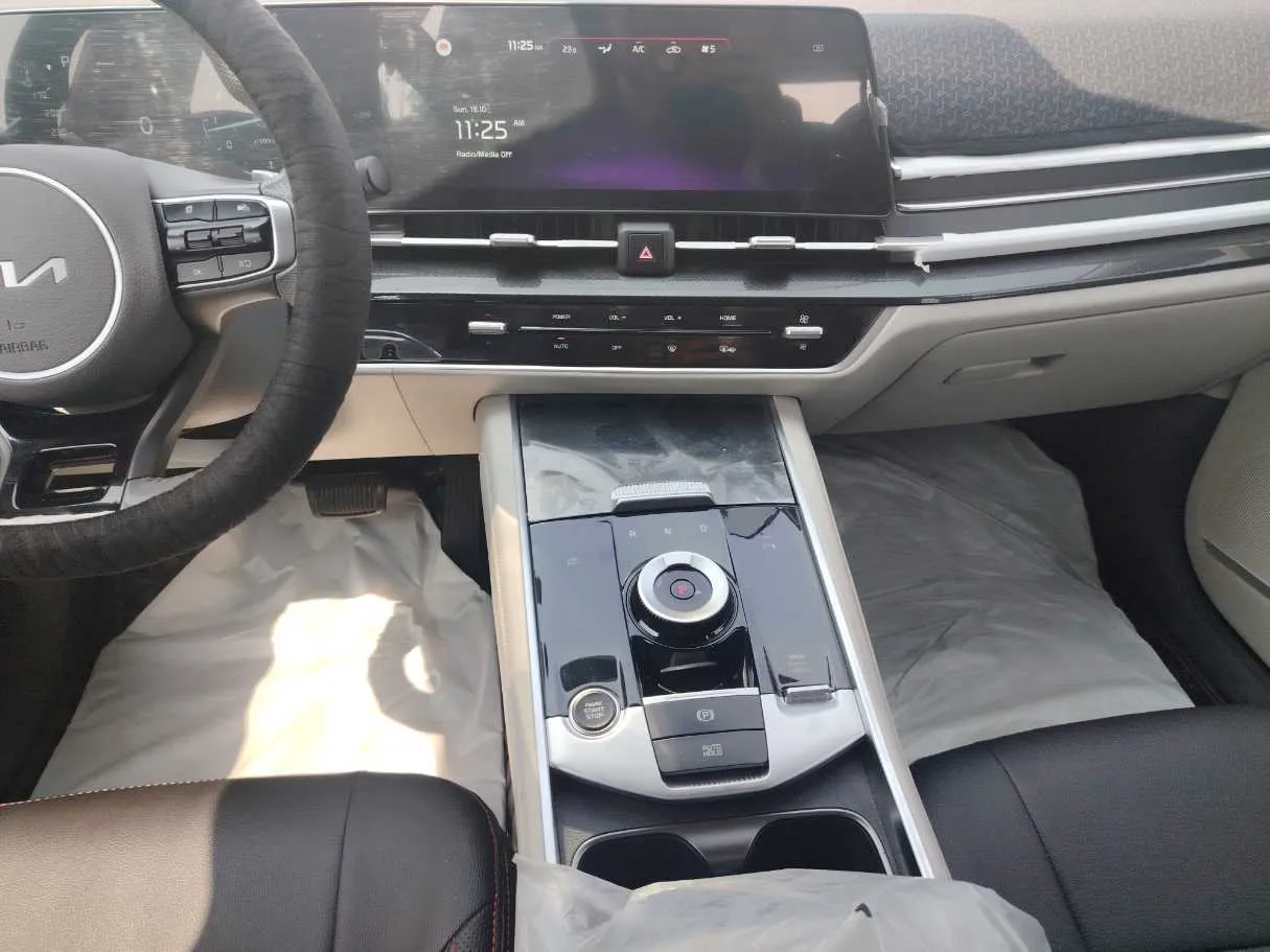 Car image 18