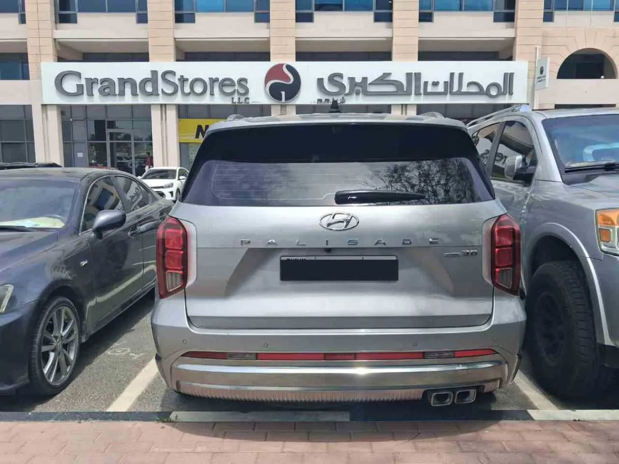 Car image 3
