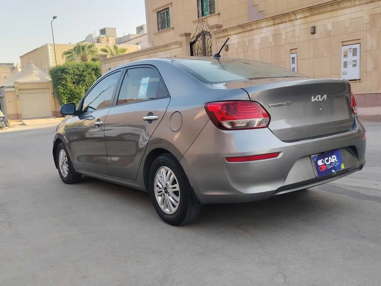 Car image 7