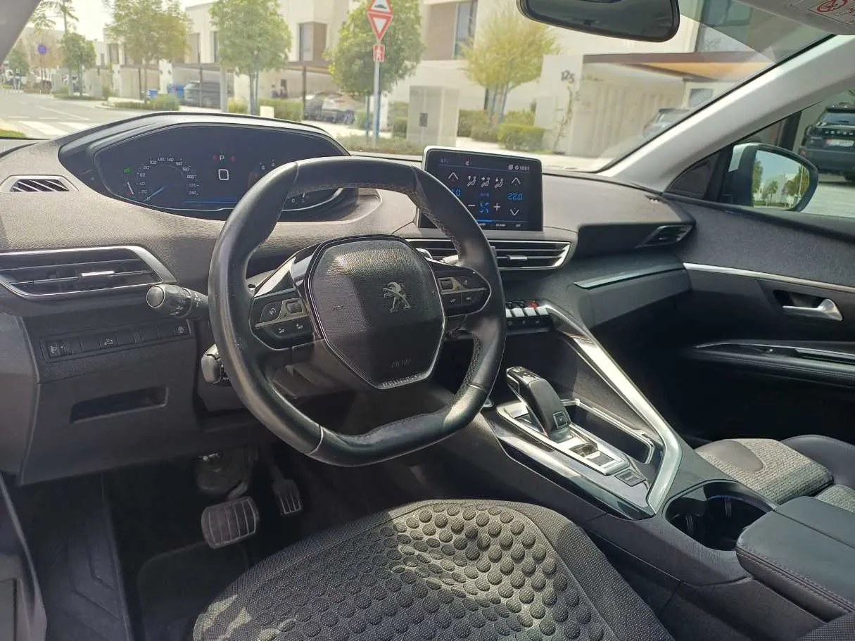 Car image 11