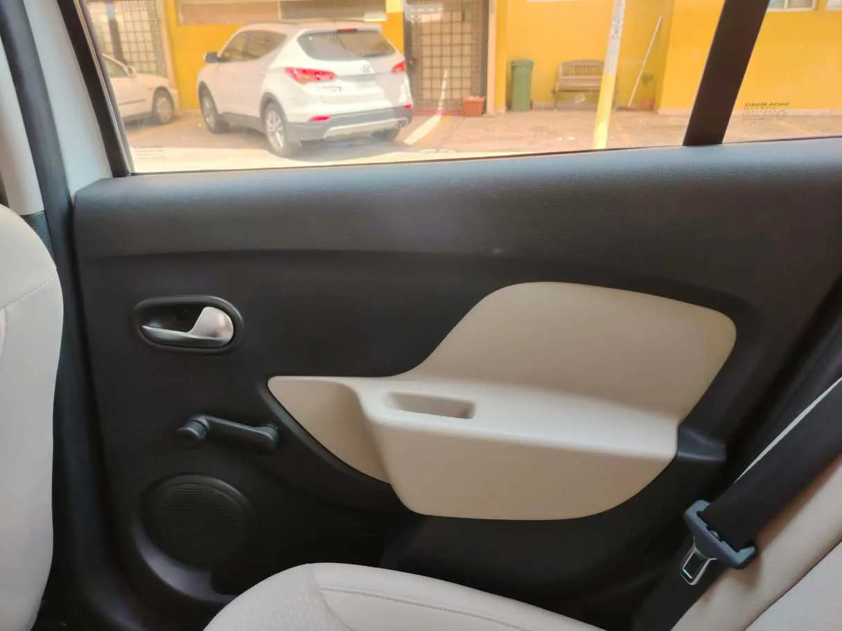 Car image 35