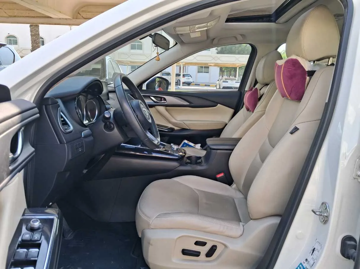 Car image 12