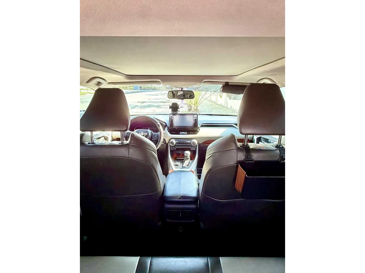 Car image 20