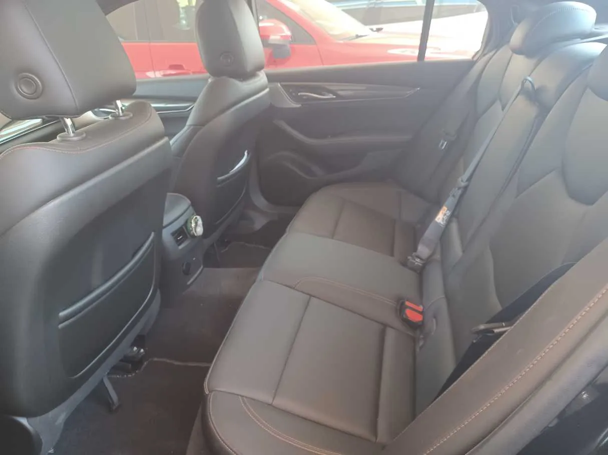 Car image 13