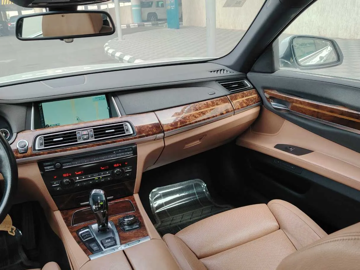 Car image 28