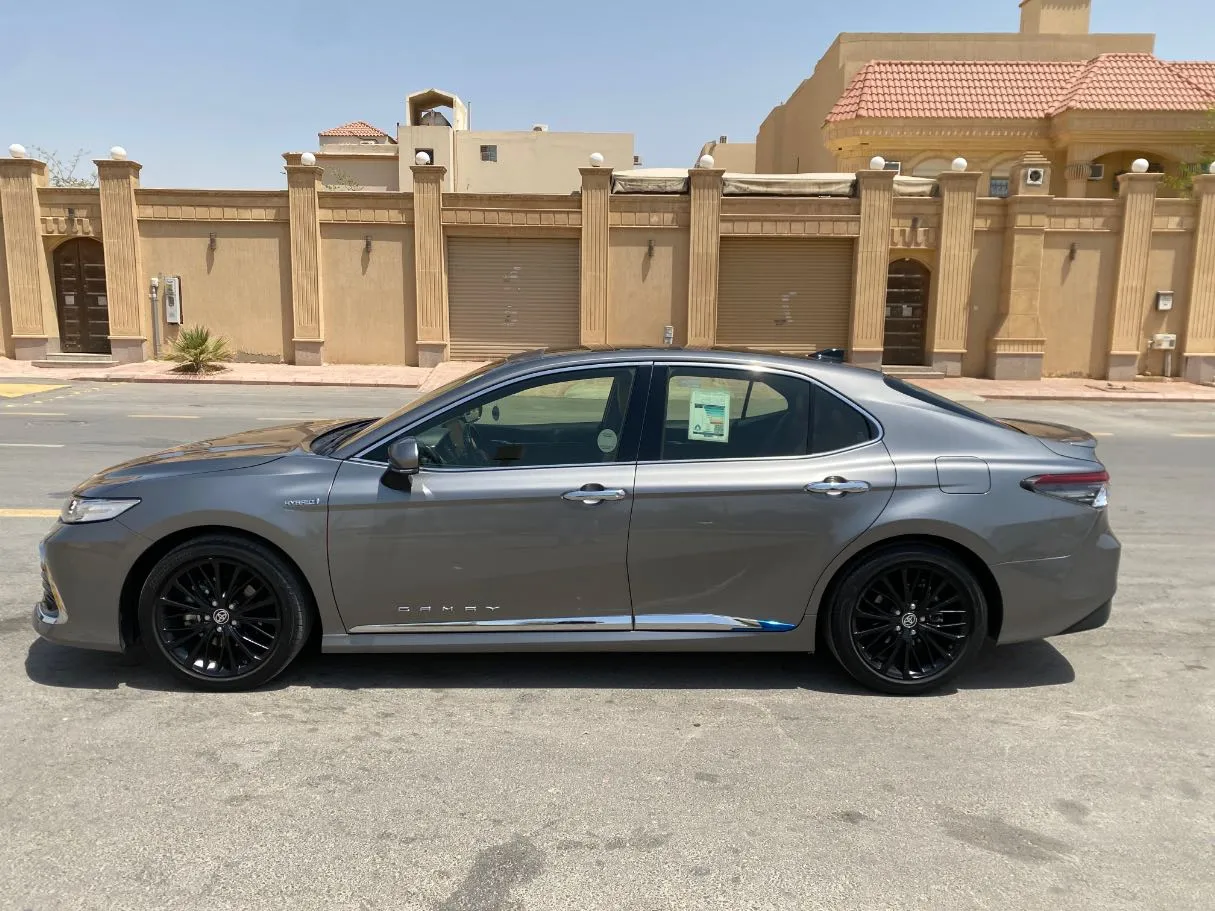 Car image 8