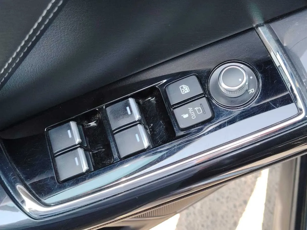 Car image 33