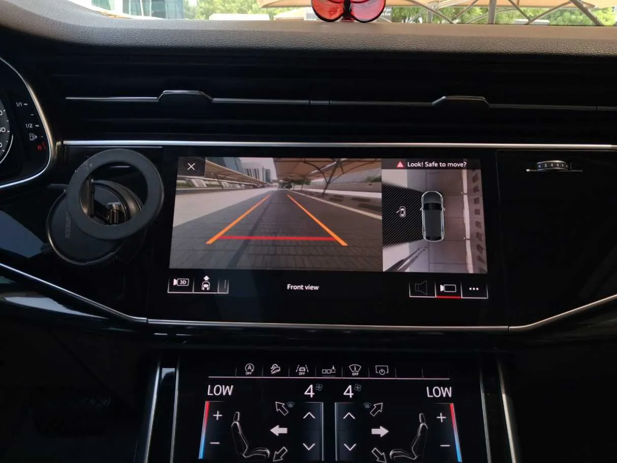 Car image 18