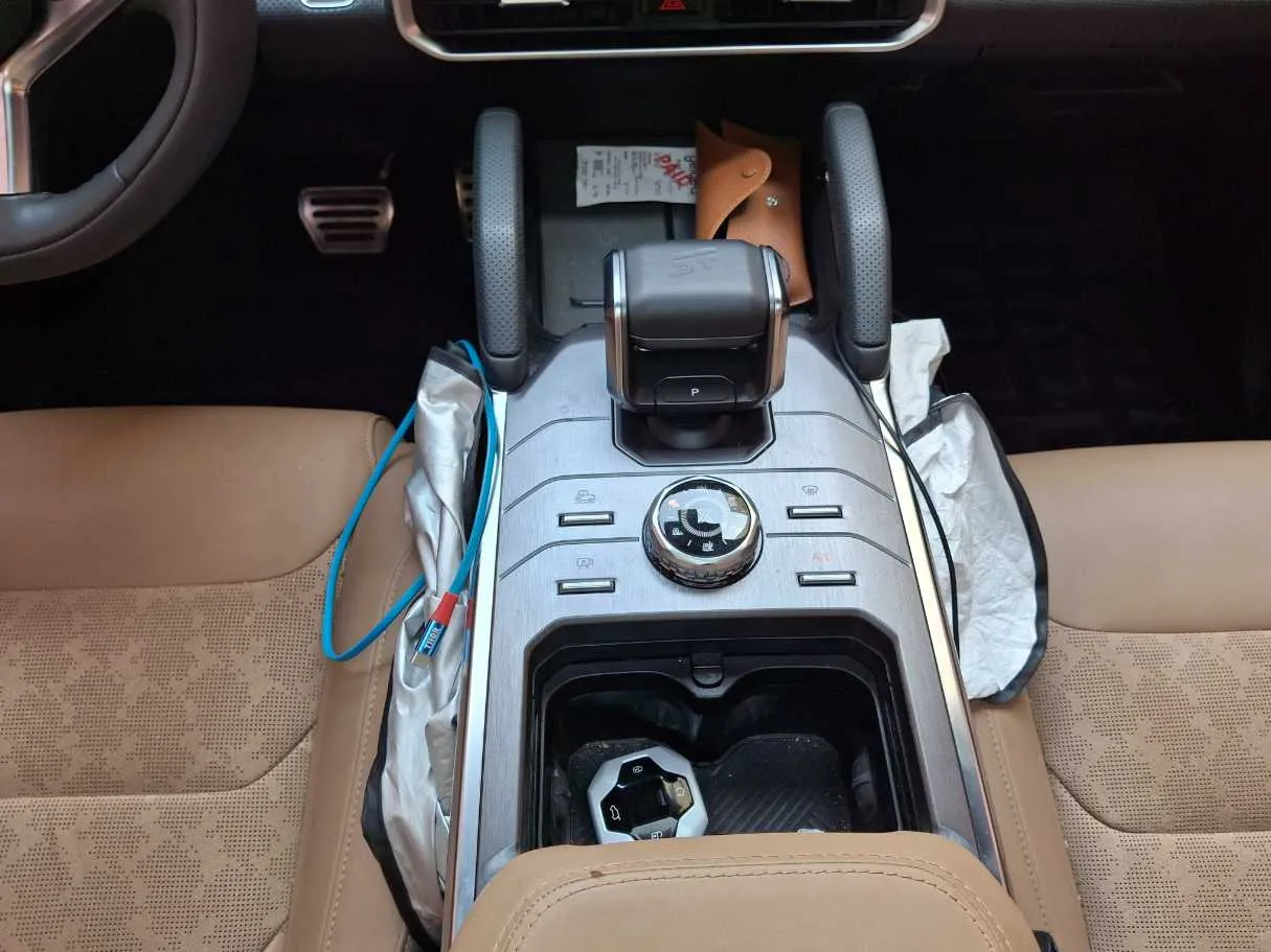 Car image 15