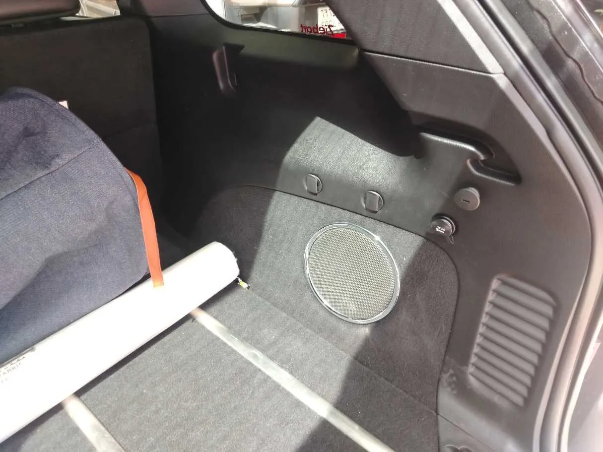 Car image 35