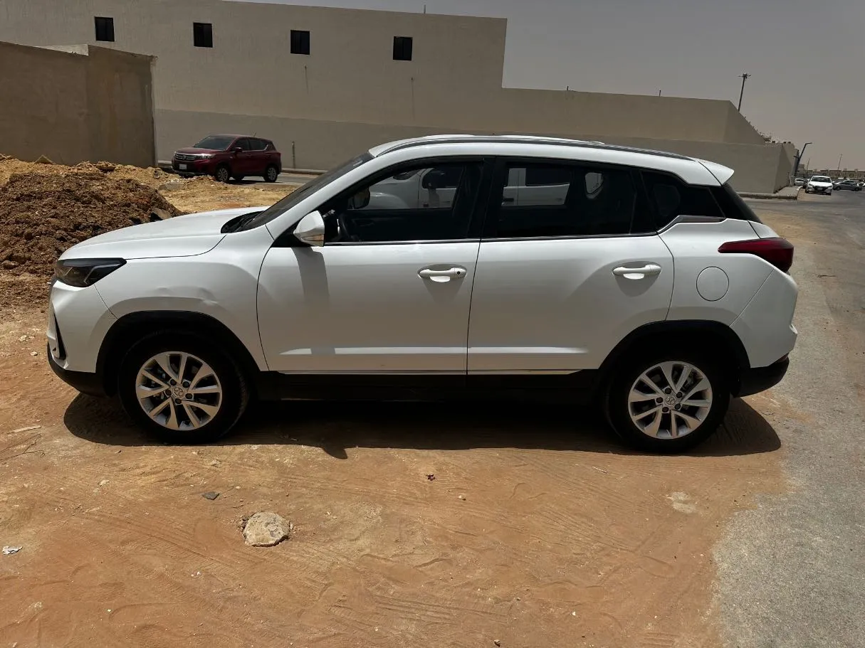 Car image 8