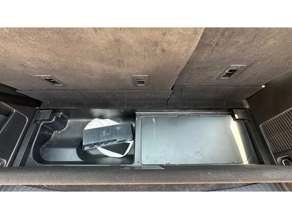 Car image 27