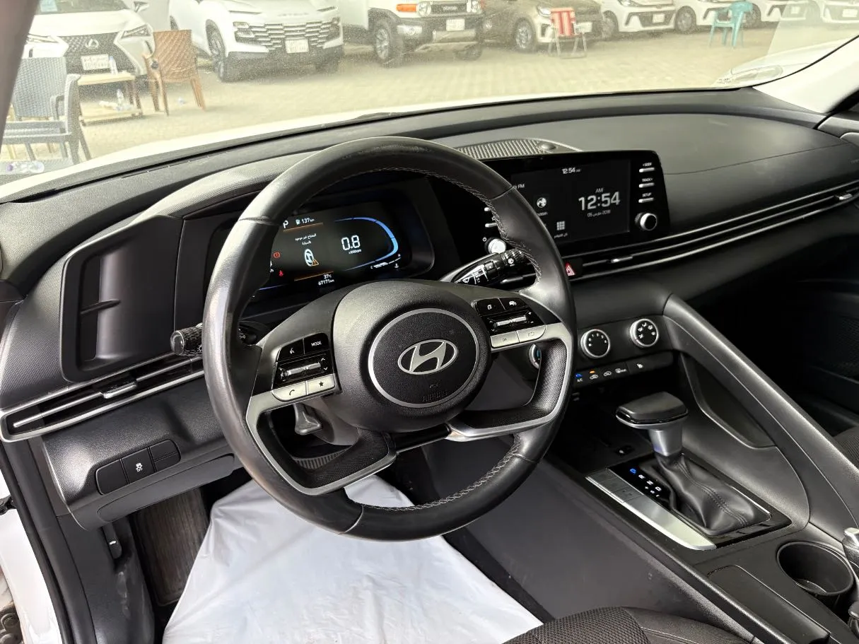 Car image 10