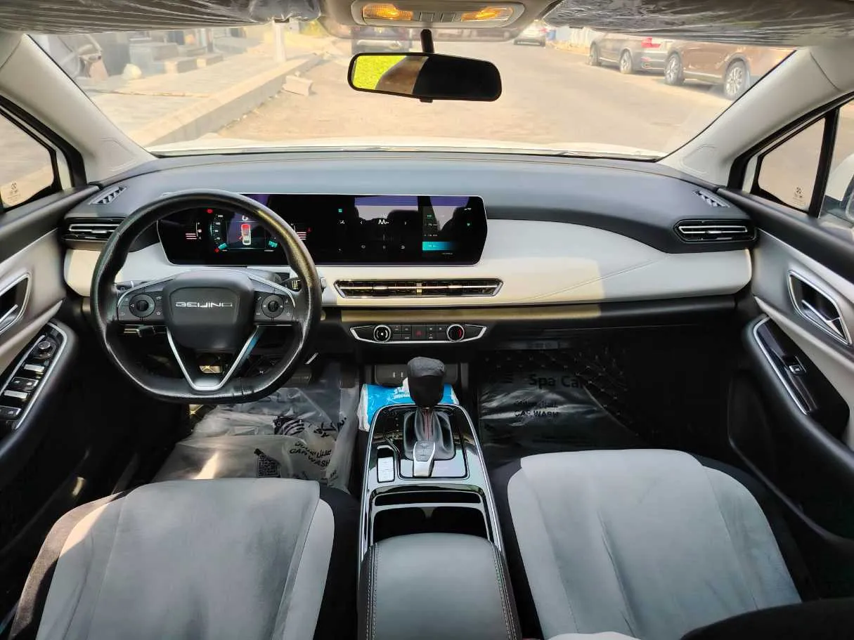 Car image 19