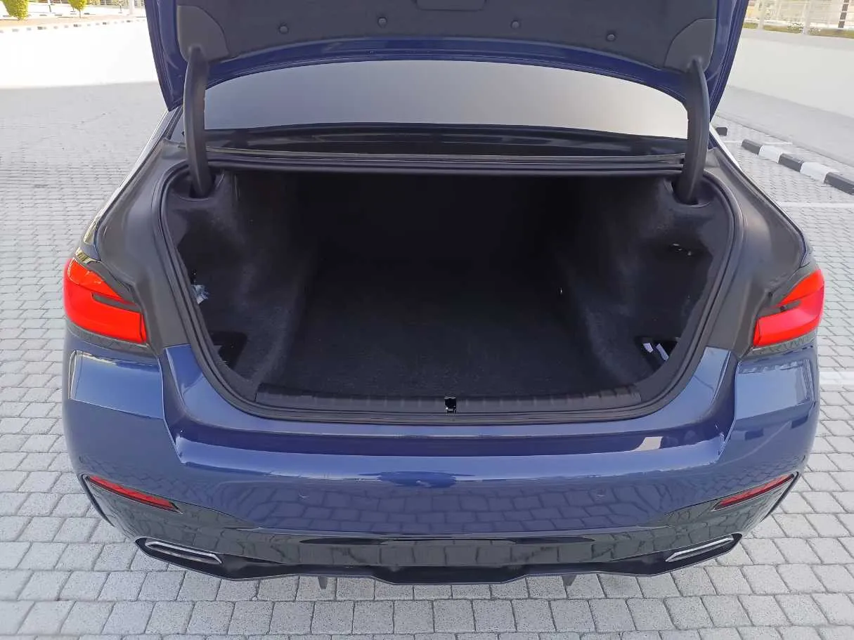 Car image 26