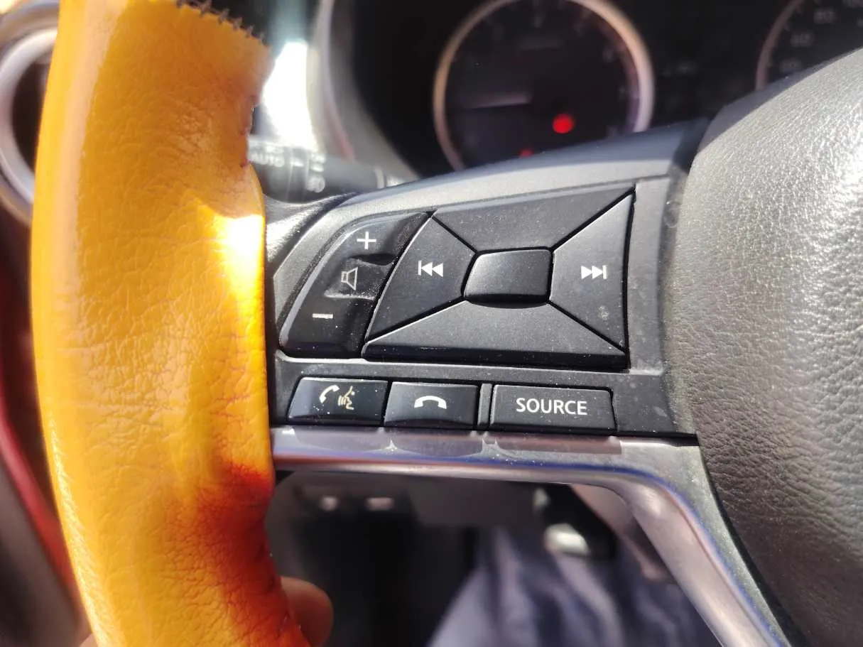 Car image 30