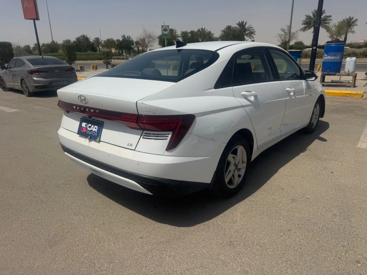 Car image 5