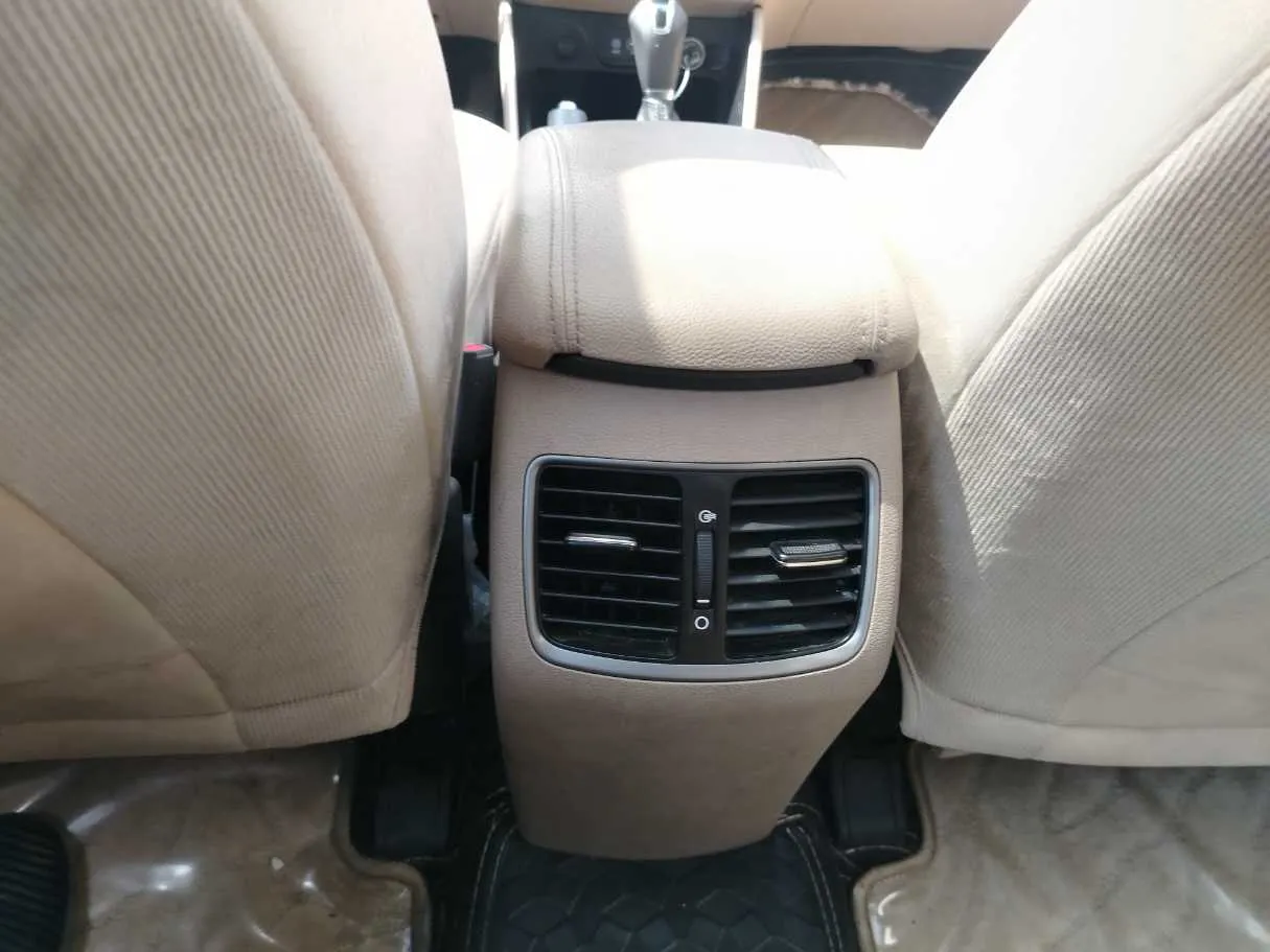 Car image 36