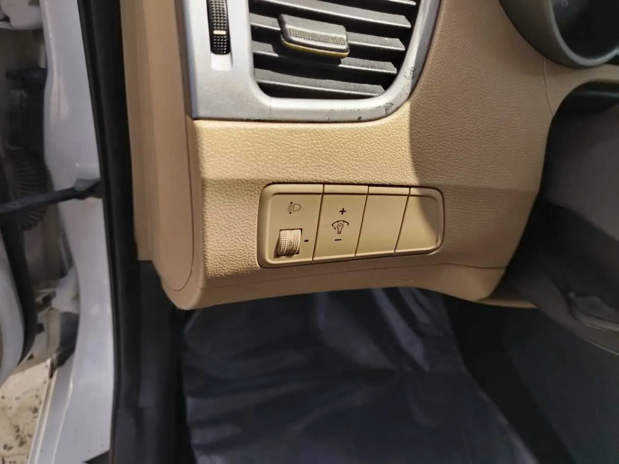 Car image 36