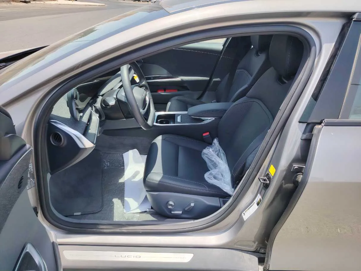 Car image 13