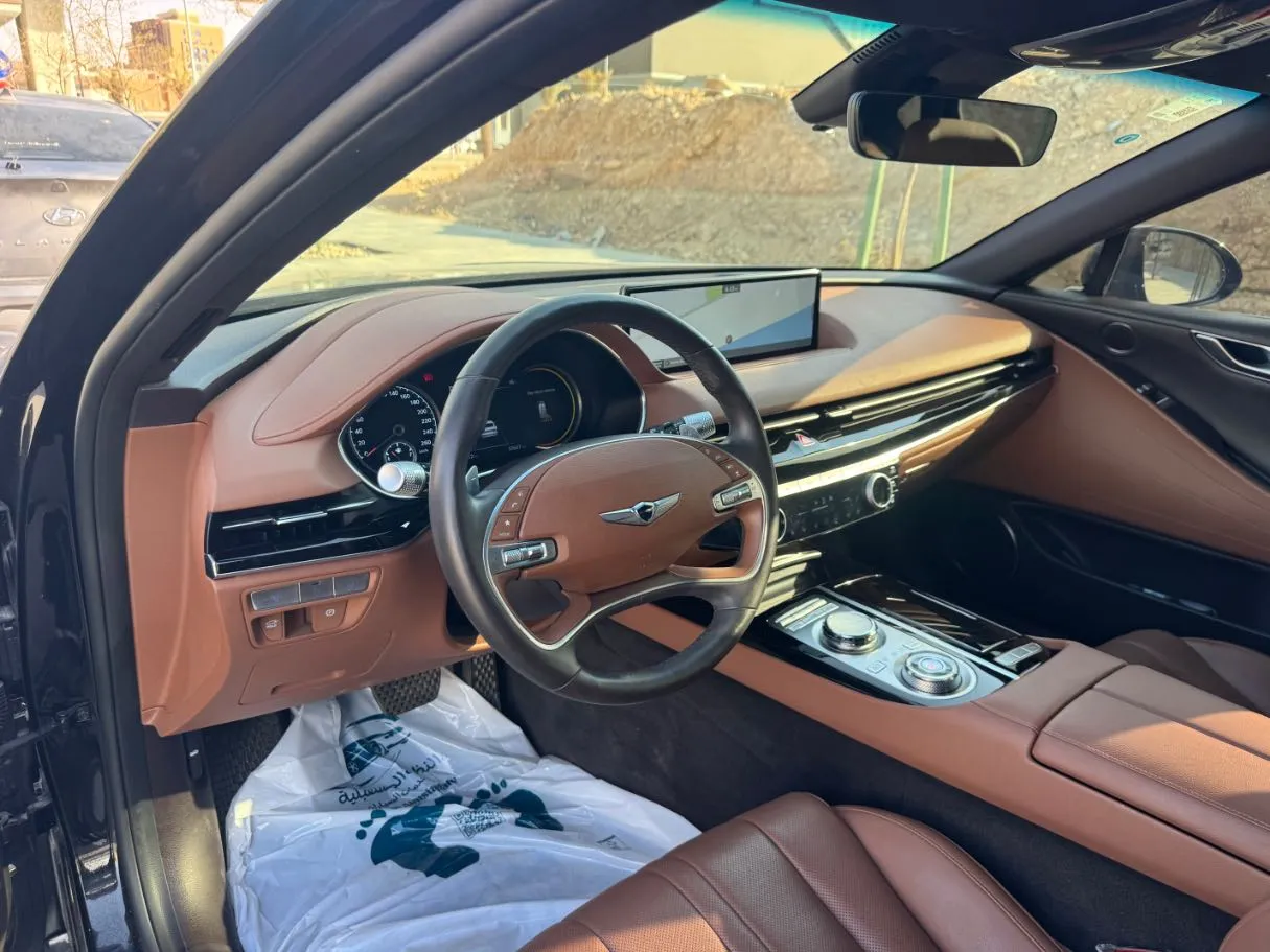 Car image 12