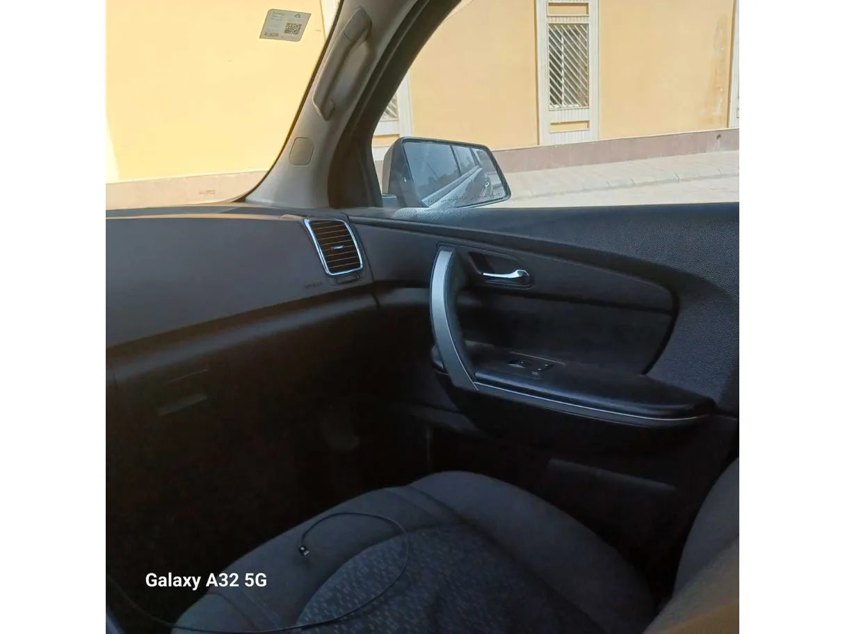 Car image 23