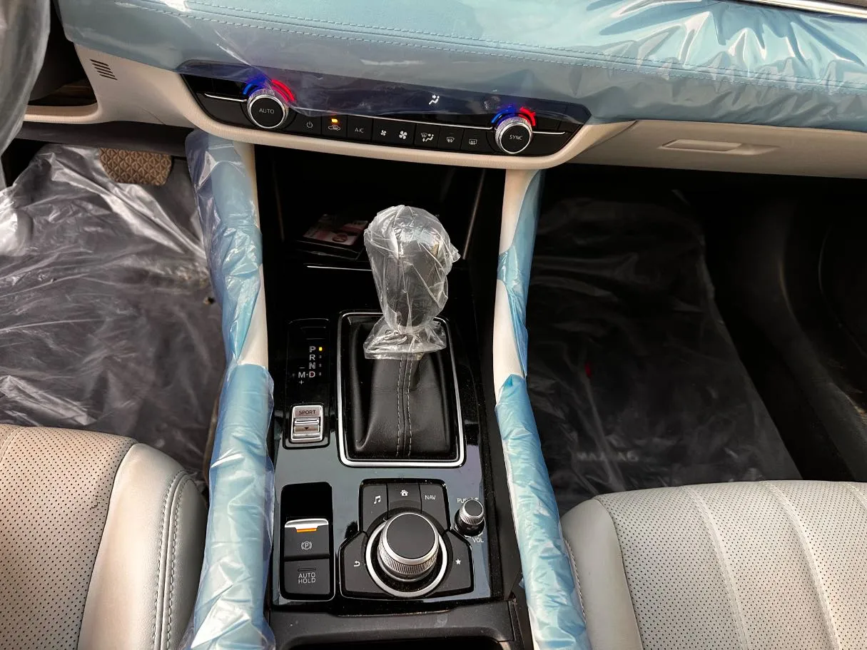 Car image 17