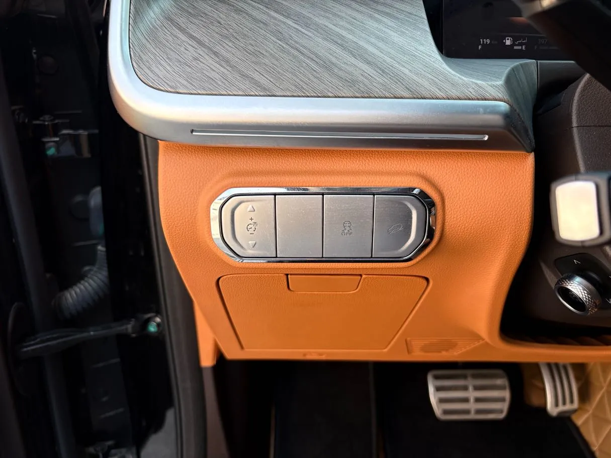 Car image 27