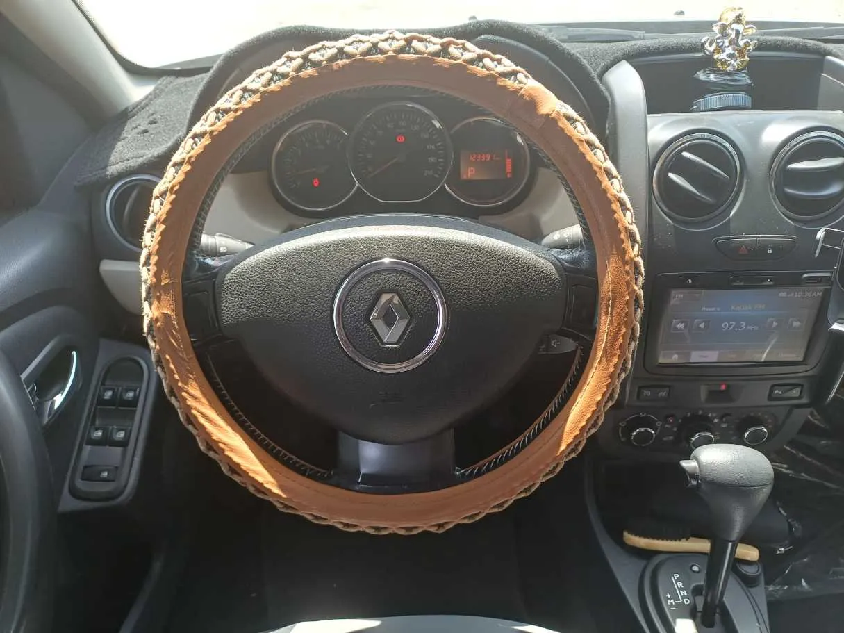 Car image 13