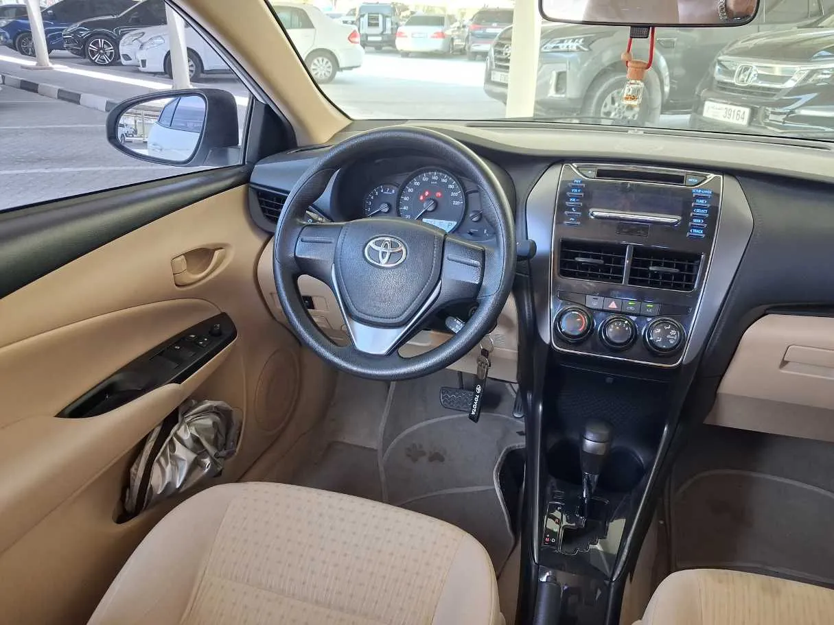 Car image 17