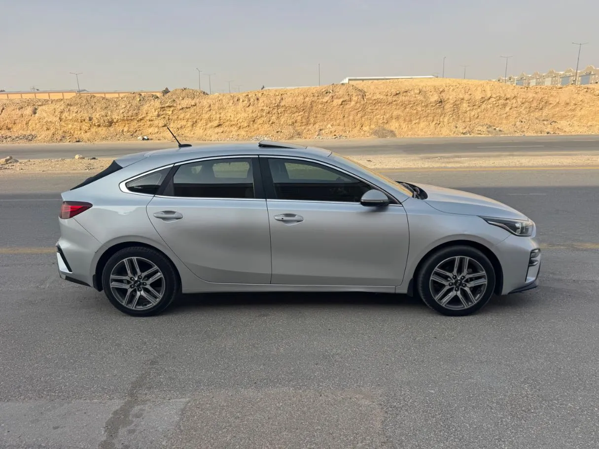 Car image 4