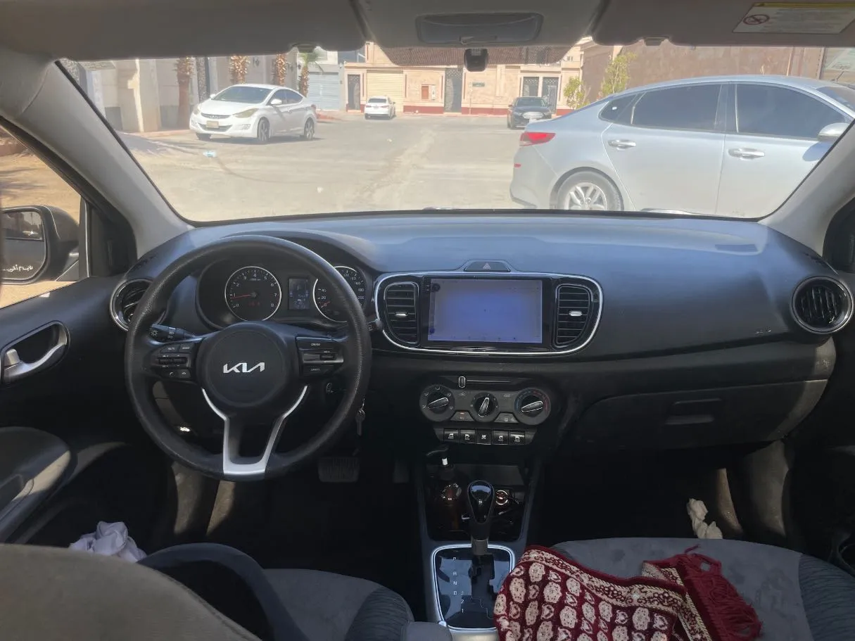 Car image 16